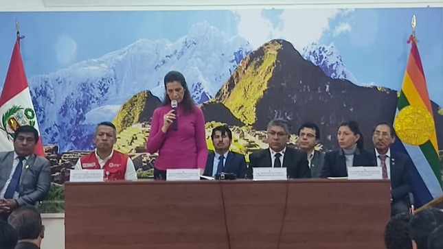 Alcalde provincial participó de reunión de autoridades de la región con ministra de vivienda, construcción y saneamiento