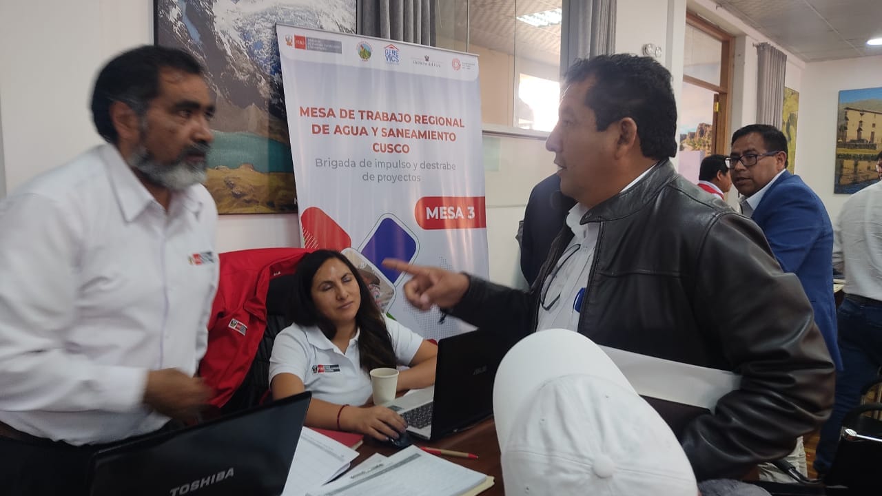 Alcalde provincial participó de reunión de autoridades de la región con ministra de vivienda, construcción y saneamiento