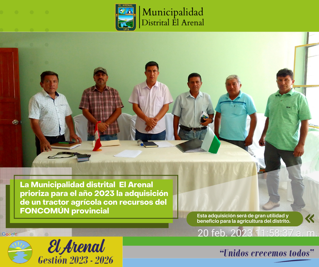 Foto del alcalde con los participantes de la reunión para la adquisición del tractor.