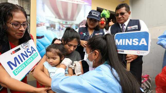 San Juan de Miraflores Brigadas de vacunación recorren casa por casa protegiendo la salud contra 28 enfermedades
