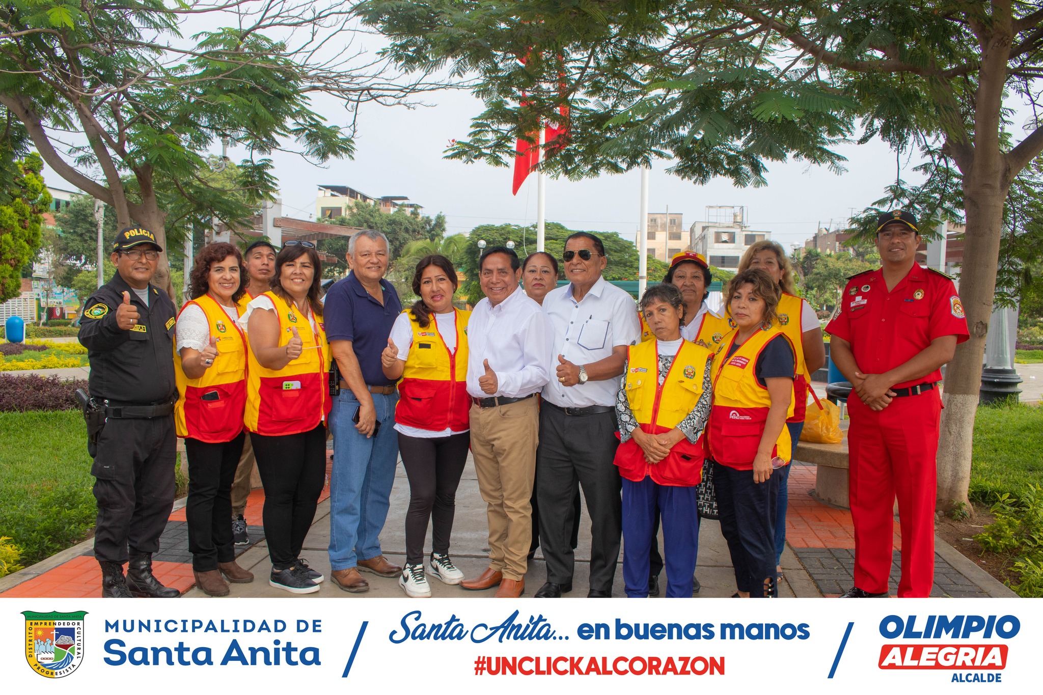 Se realizó el izamiento del Pabellón Nacional , a cargo de la Policía Nacional del Perú.
Fortaleciendo los lazos entre el municipio y la PNP para trabajar por la seguridad de Santa Anita.
#santaanitaenbuenasmanos #olimpioalegría #bandera