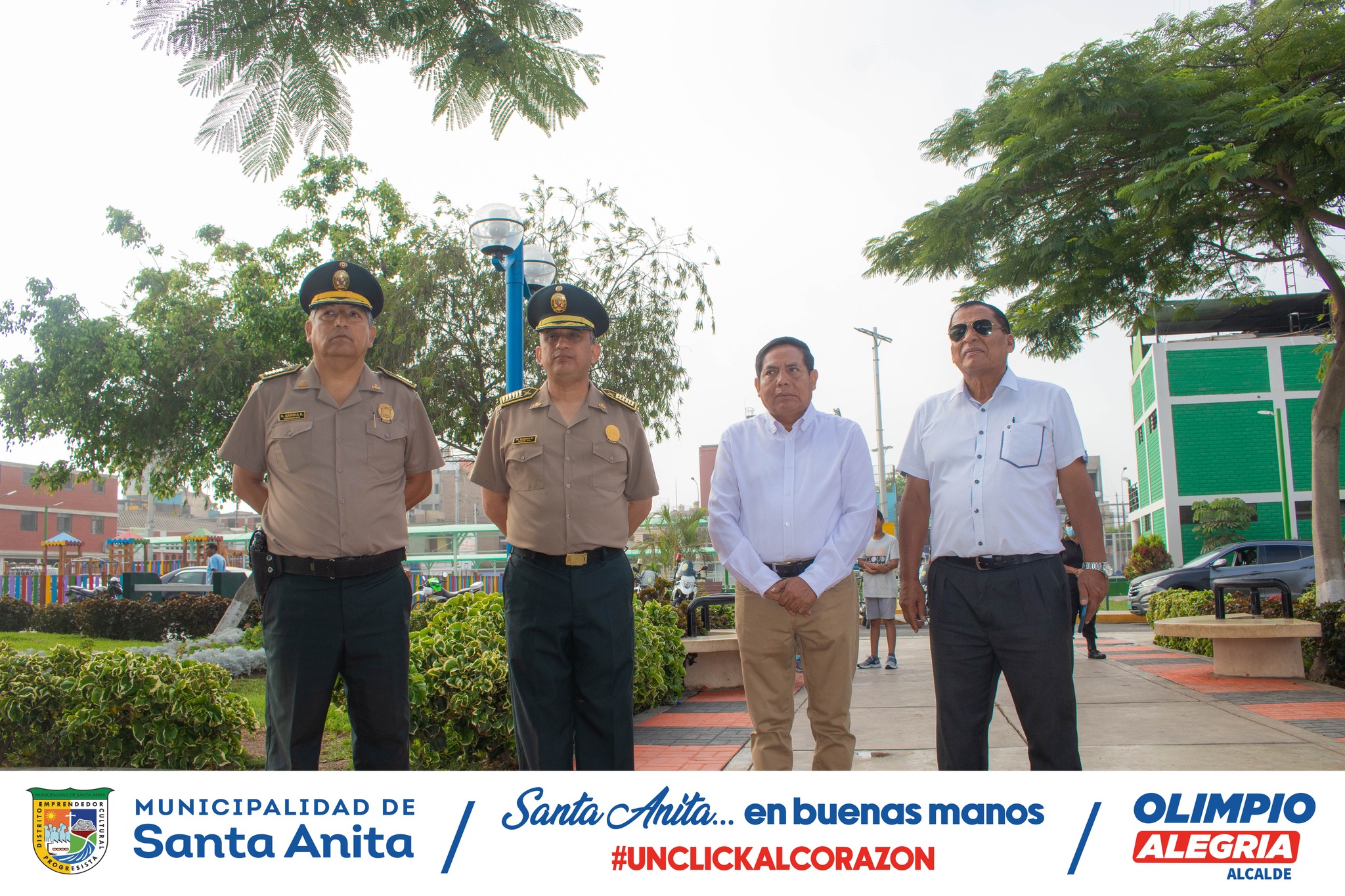 Se realizó el izamiento del Pabellón Nacional , a cargo de la Policía Nacional del Perú.
Fortaleciendo los lazos entre el municipio y la PNP para trabajar por la seguridad de Santa Anita.
#santaanitaenbuenasmanos #olimpioalegría #bandera