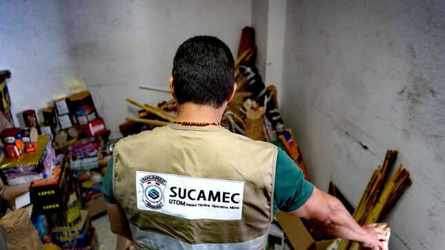 SUCAMEC y PNP decomisan cerca de 1.5 tonelada de pirotécnicos de origen artesanal e ilegal.