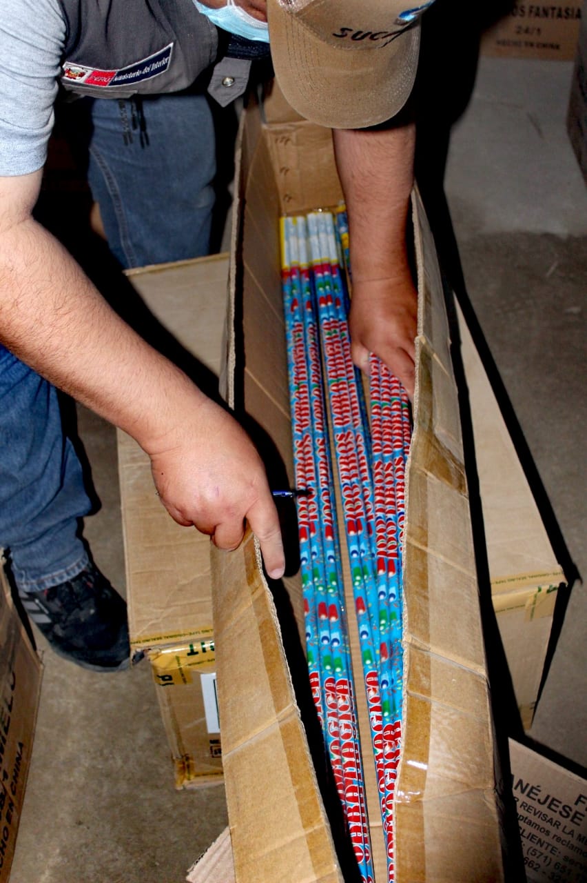 SUCAMEC y PNP decomisan cerca de 1.5 tonelada de pirotécnicos de origen artesanal e ilegal.