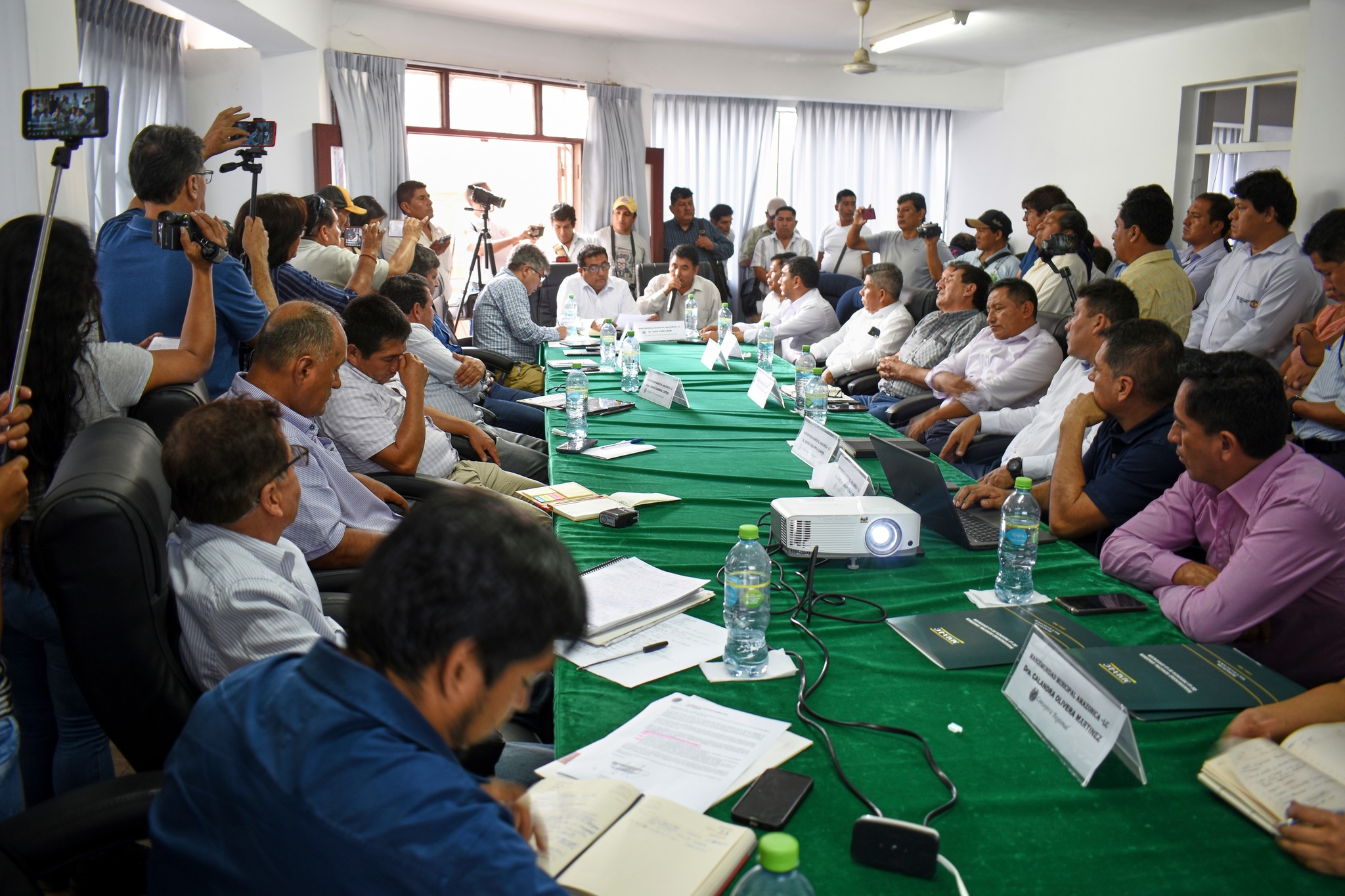 Mancomunidad de municipalidades de La Convención se reúne con gobernador regional en mesa técnica de proyectos de interés regional