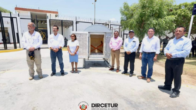 DIRCETUR ENTREGA HORNO CERÁMICO EN PENA DE PIURA