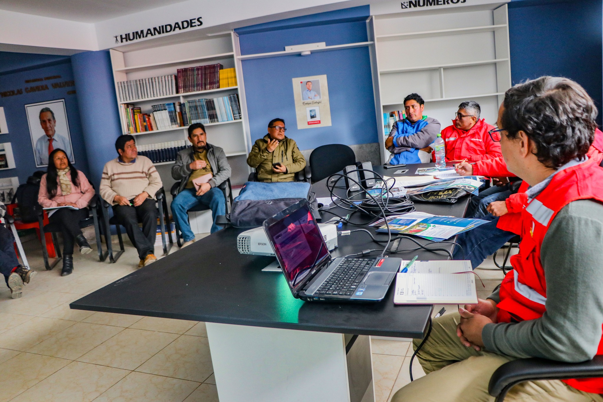 Gerencia de Desarrollo Social, se reunió con personal de la Unidad Territorial del programa Juntos, así como de los directores de las instituciones educativas del distrito, para coordinar acciones. 