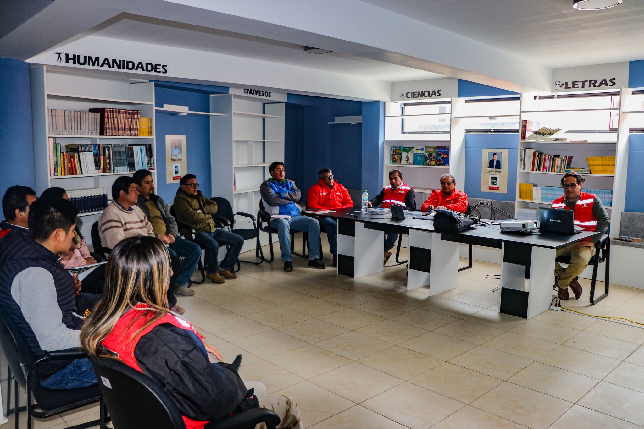 Gerencia de Desarrollo Social, se reunió con personal de la Unidad Territorial del programa Juntos, así como de los directores de las instituciones educativas del distrito, para coordinar acciones. 