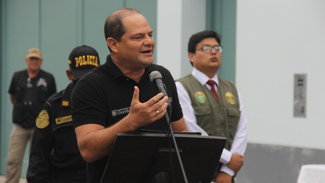 Saludo protocolar del alcalde Fernando Velasco 