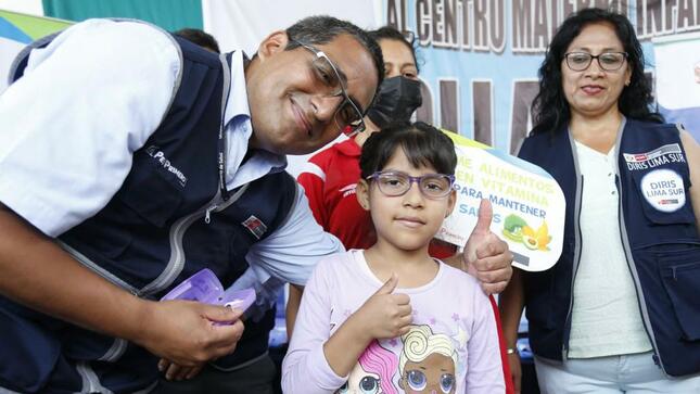 Salud ocular Minsa entregó 58 lentes correctores a niños y niñas de 3 a 11 años d