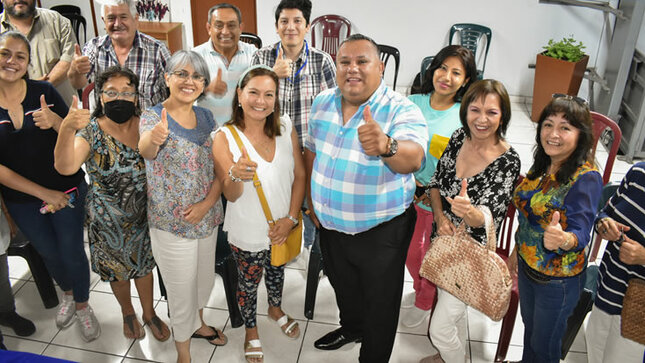 Alcalde con vecinos de Jesús María