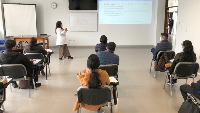 Médicos residentes participan en curso virtual sobre trastornos posturales