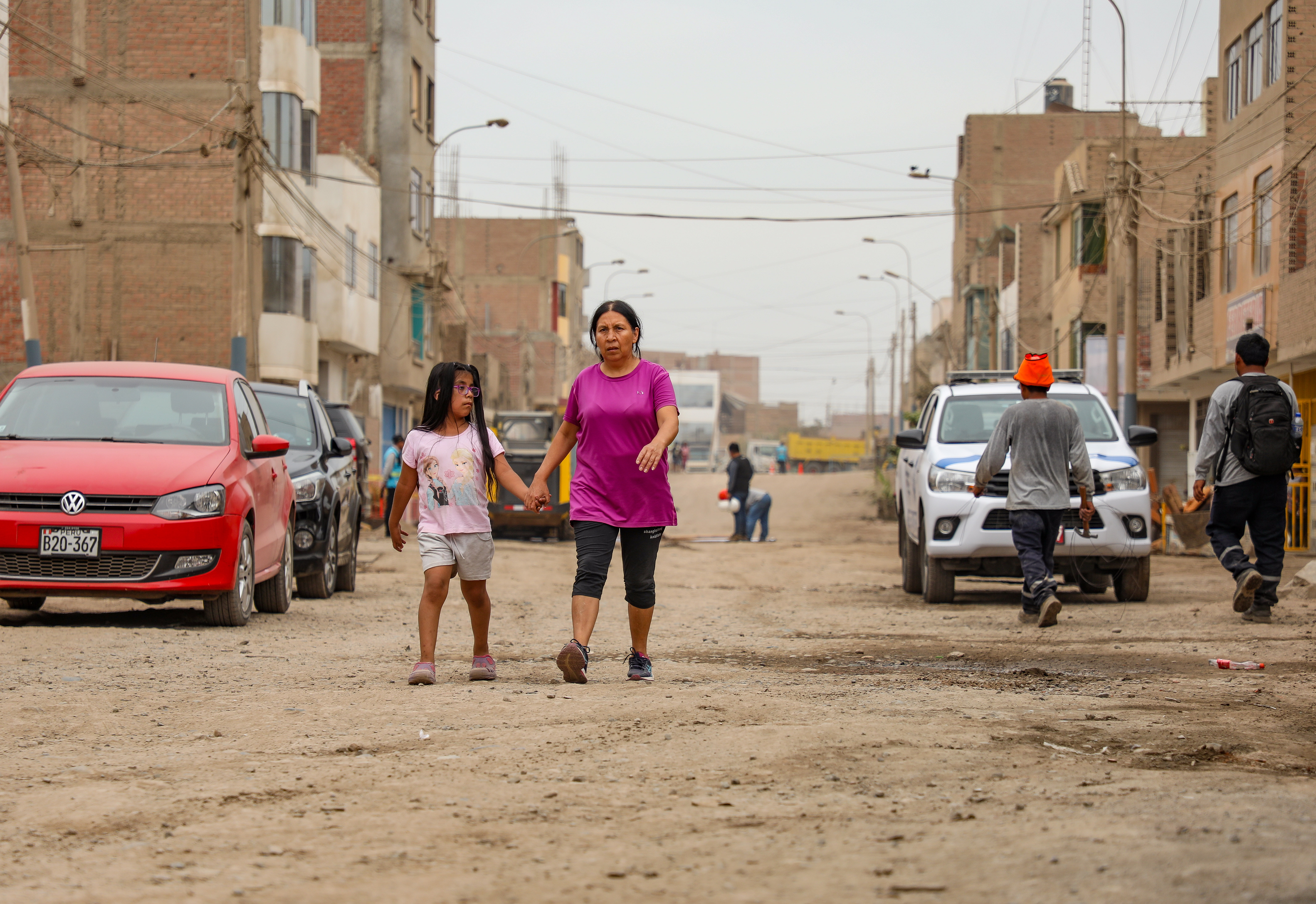 Inicio de la construcción de pistas y veredas de las zonas de Vista Alegre I y las Dalias II