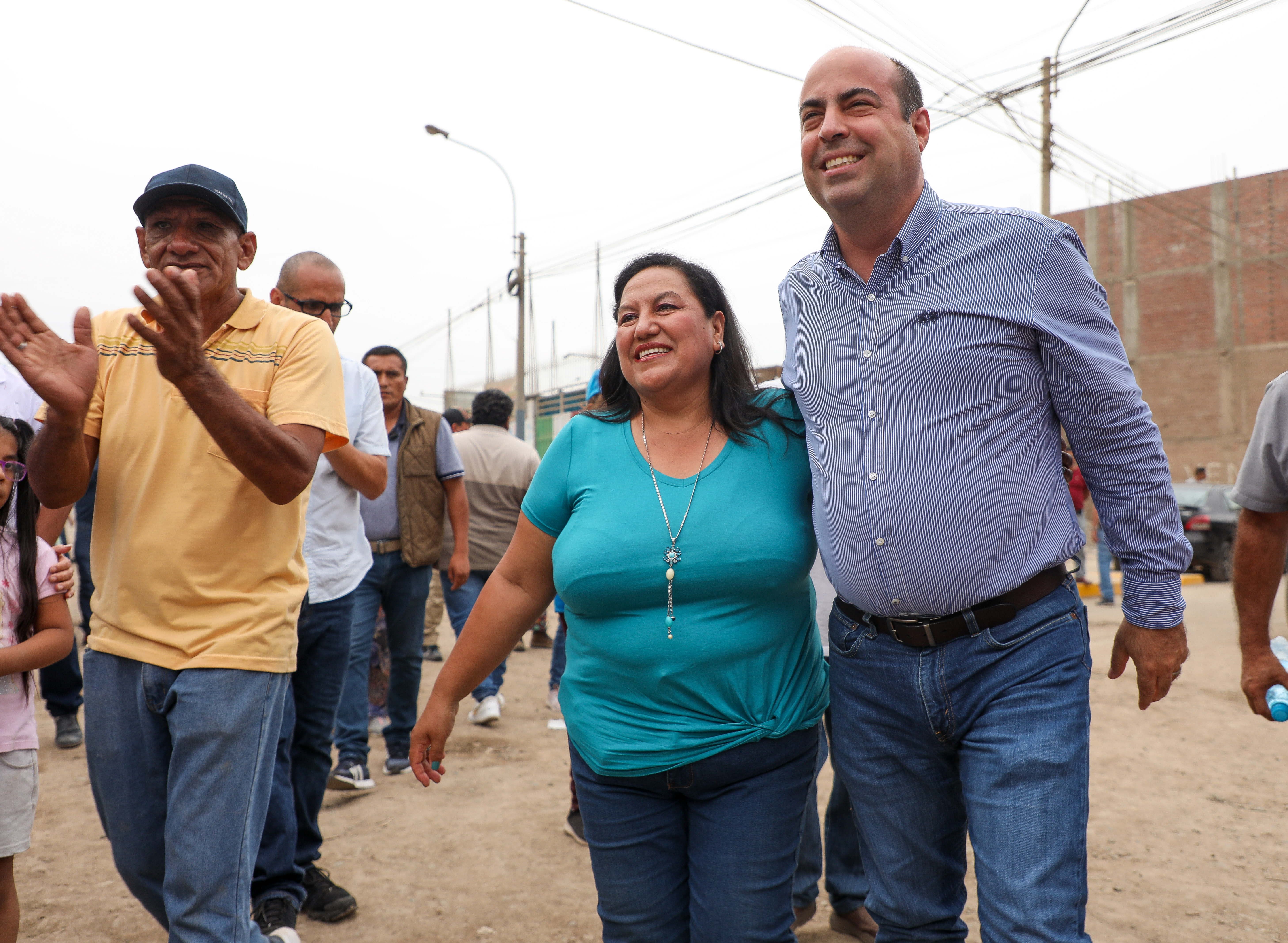 Inicio de la construcción de pistas y veredas de las zonas de Vista Alegre I y las Dalias II