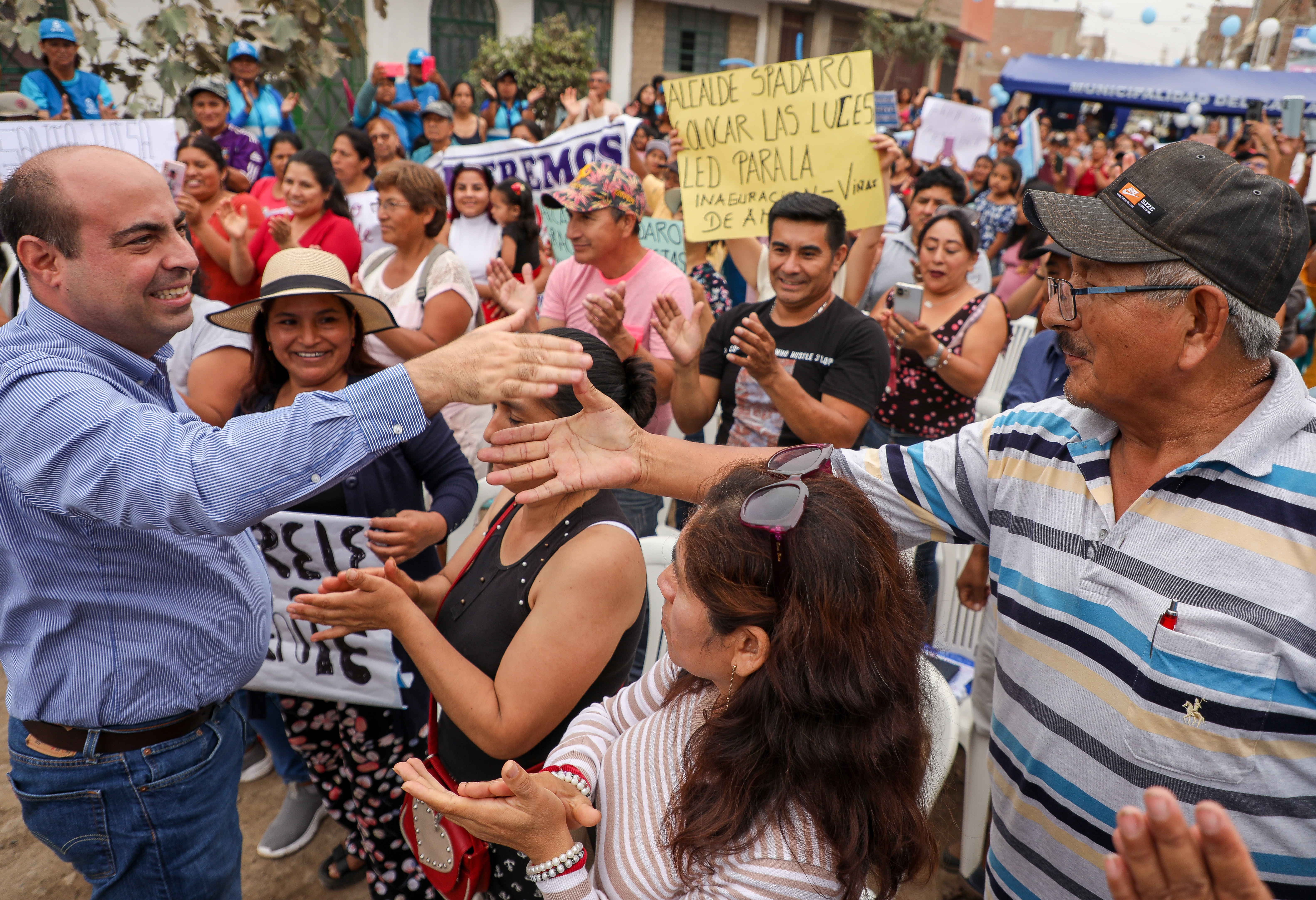 Inicio de la construcción de pistas y veredas de las zonas de Vista Alegre I y las Dalias II