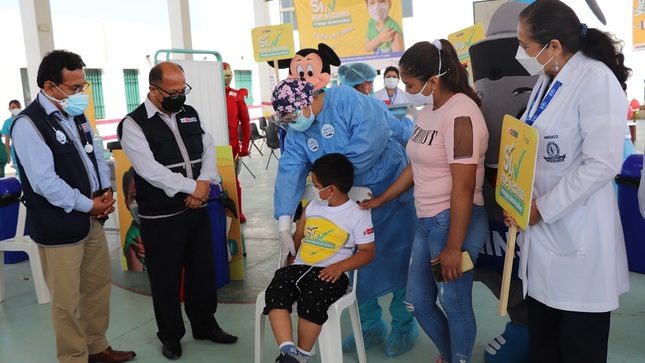 Con éxito se inició la vacunación contra la Covid-19 en el INR