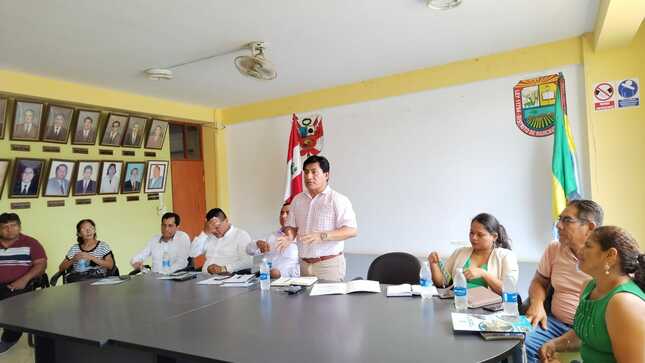 Productores agrarios se reúnen con alcaldes y congresista piurano