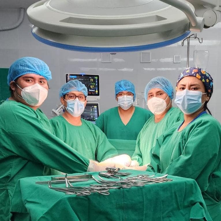Una madre de familia de 55 años ingresó al Hospital Regional Eleazar Guzmán Barrón debido a unos fuertes dolores en el abdomen.