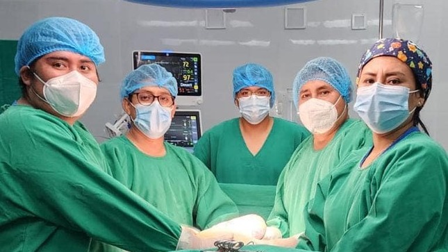Una madre de familia de 55 años ingresó al Hospital Regional Eleazar Guzmán Barrón debido a unos fuertes dolores en el abdomen. 