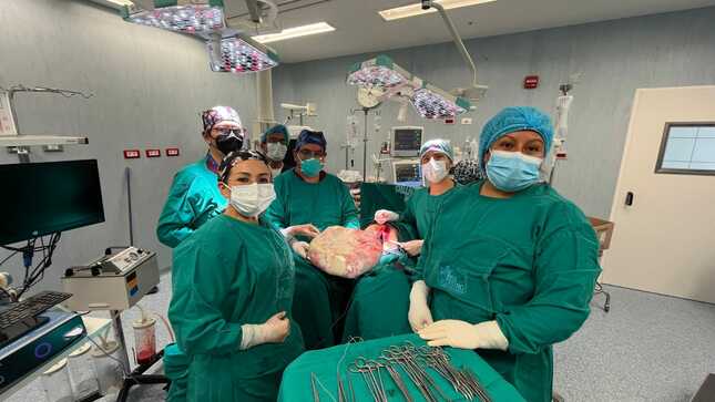 Extirpan tumor de 20 kilos y salvan la vida a paciente de 18 años natural de Pangoa