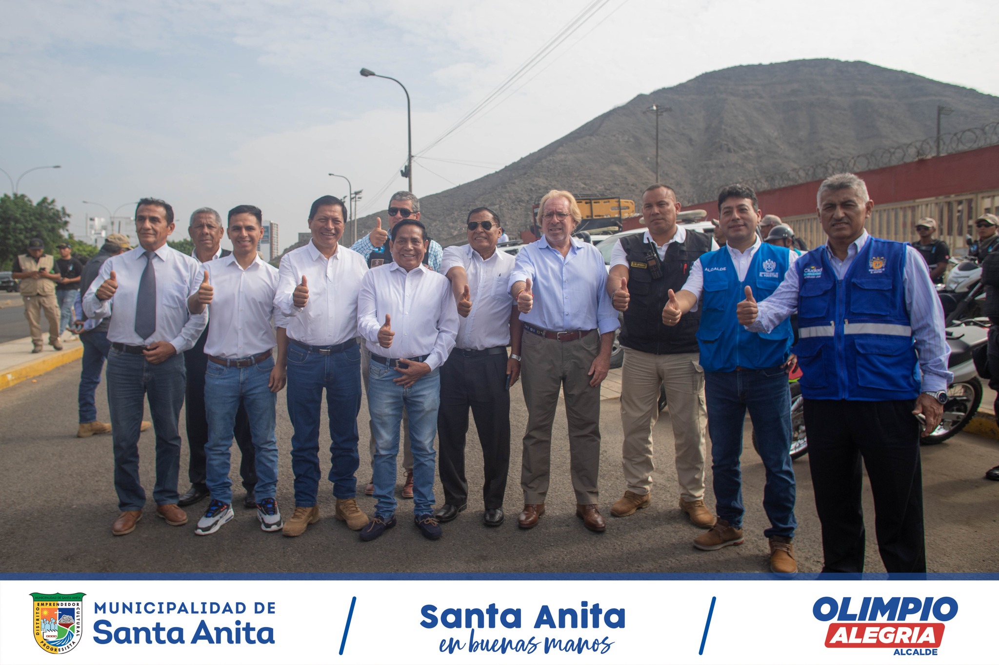 El alcalde Olimpio Alegría, participó en la presentación de Seguridad Ciudadana de Lima Este.
Contó con la presencia de los alcaldes de la Mancomunidad y se presento al personal de serenazgo de cada distrito.
Se comprometieron en trabajar de una manera articulada por el bien y la seguridad de sus comunas.
#SantaAnitaenbuenasmanos
#MancomunidadLimaEste
