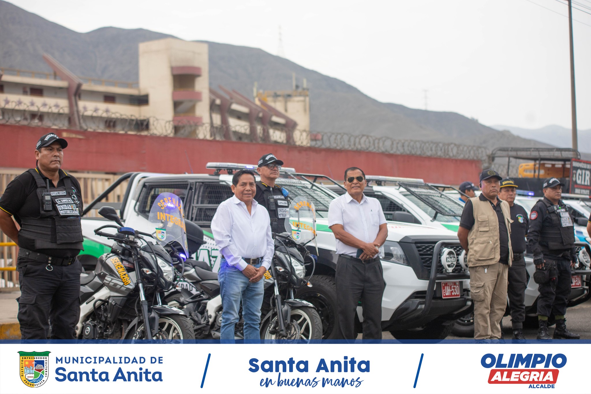 El alcalde Olimpio Alegría, participó en la presentación de Seguridad Ciudadana de Lima Este.
Contó con la presencia de los alcaldes de la Mancomunidad y se presento al personal de serenazgo de cada distrito.
Se comprometieron en trabajar de una manera articulada por el bien y la seguridad de sus comunas.
#SantaAnitaenbuenasmanos
#MancomunidadLimaEste