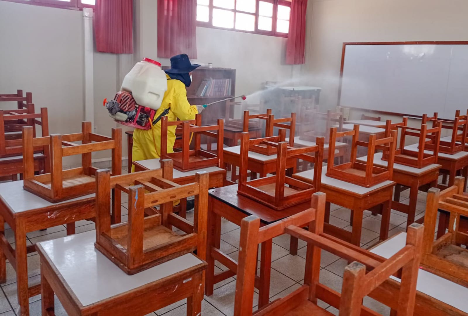 ๐La Municipalidad Distrital de Ite a travรฉs de la Gerencia de Desarrollo Social, finalizรณ con la desinfecciรณn de las instituciones educativas de la localidad.