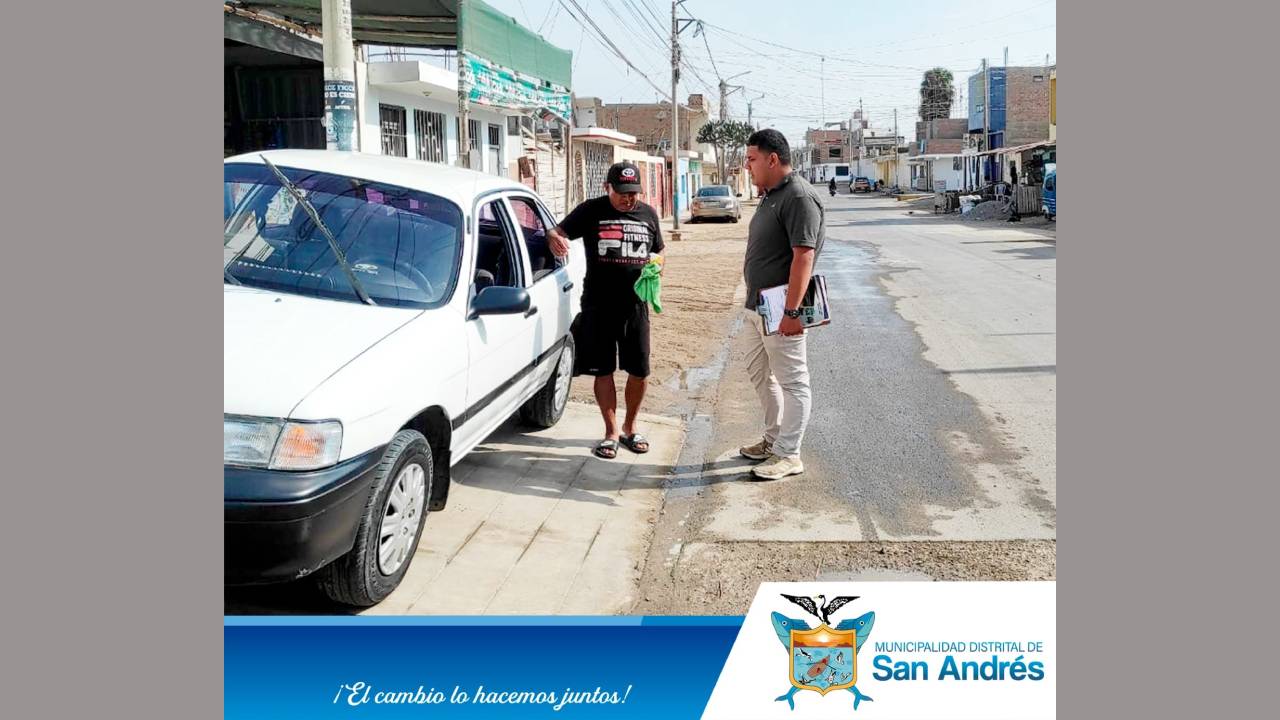 Personal Del Área De Fiscalización Acuden Al Llamado De Los Moradores Por Filtración De Agua En Sus Calles