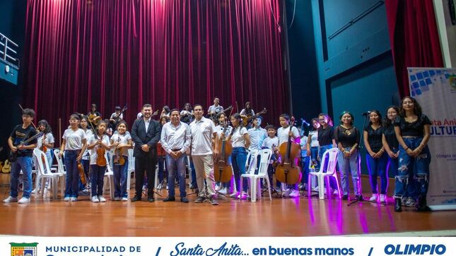 La presentación de la Sinfónica Municipal fue un rotundo éxito, con la asistencia del Alcalde Olimpio Alegría y un público entusiasta que disfrutó de una noche llena de música. Con el objetivo de incentivar el arte y la cultura en nuestros niños #Santanitenses. 
#Olimpioalegría
#SantaAnitaenbuenasmanos