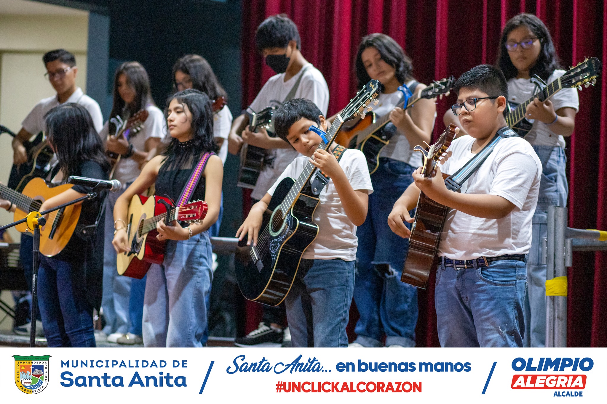 La presentación de la Sinfónica Municipal fue un rotundo éxito, con la asistencia del Alcalde Olimpio Alegría y un público entusiasta que disfrutó de una noche llena de música. Con el objetivo de incentivar el arte y la cultura en nuestros niños #Santanitenses.
#Olimpioalegría
#SantaAnitaenbuenasmanos
