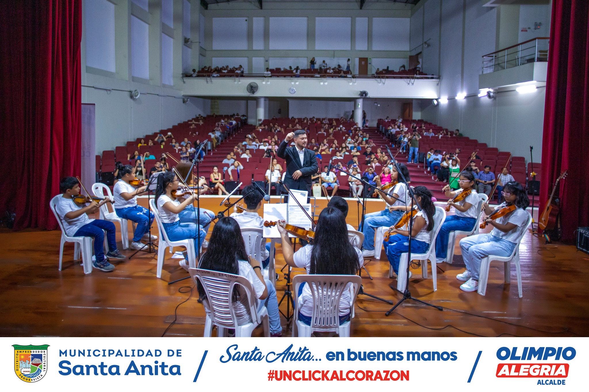 La presentación de la Sinfónica Municipal fue un rotundo éxito, con la asistencia del Alcalde Olimpio Alegría y un público entusiasta que disfrutó de una noche llena de música. Con el objetivo de incentivar el arte y la cultura en nuestros niños #Santanitenses.
#Olimpioalegría
#SantaAnitaenbuenasmanos