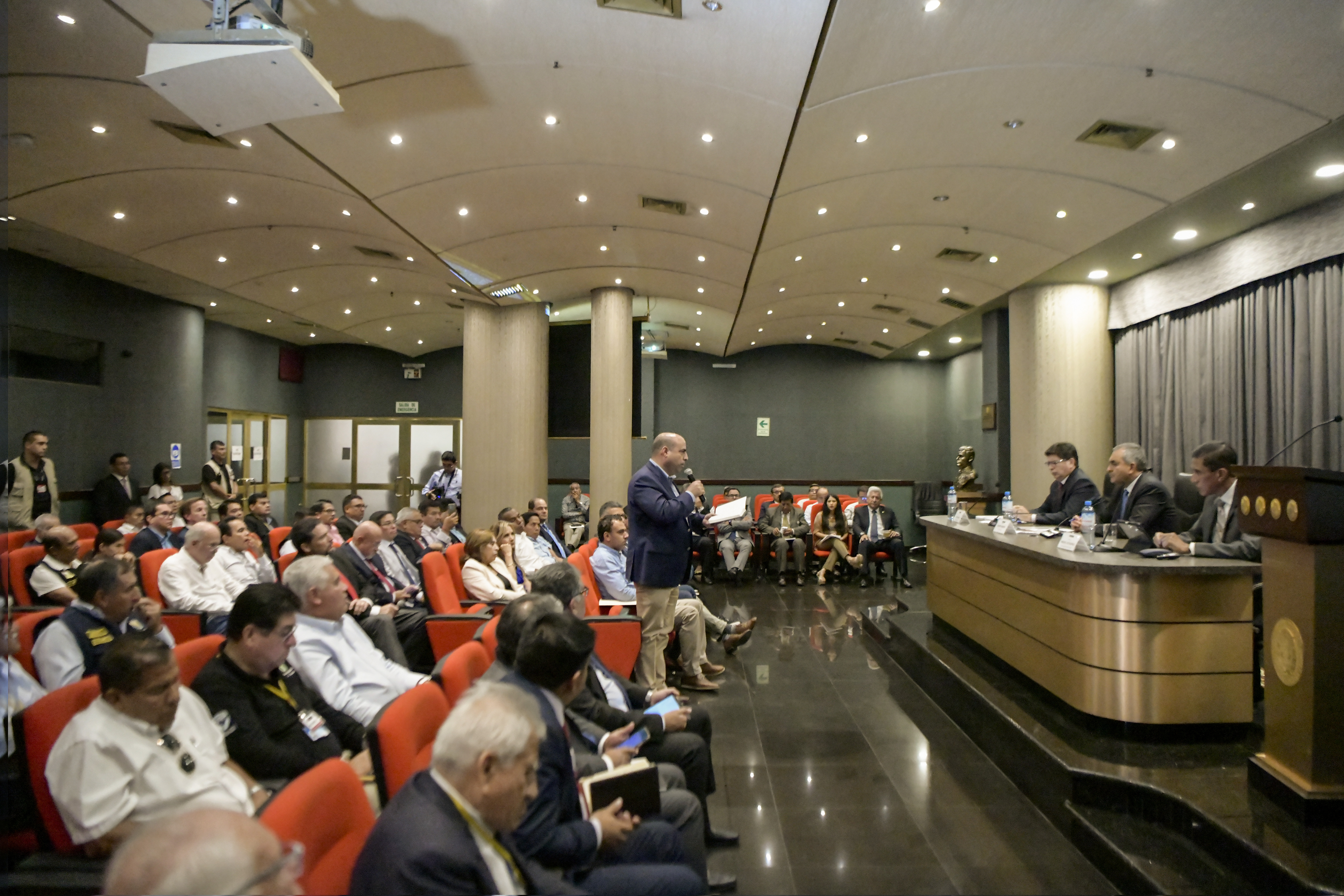 El alcalde del Callao, Pedro Spadaro, sostuvo una fructífera reunión con el ministro del interior, Vicente Romero.