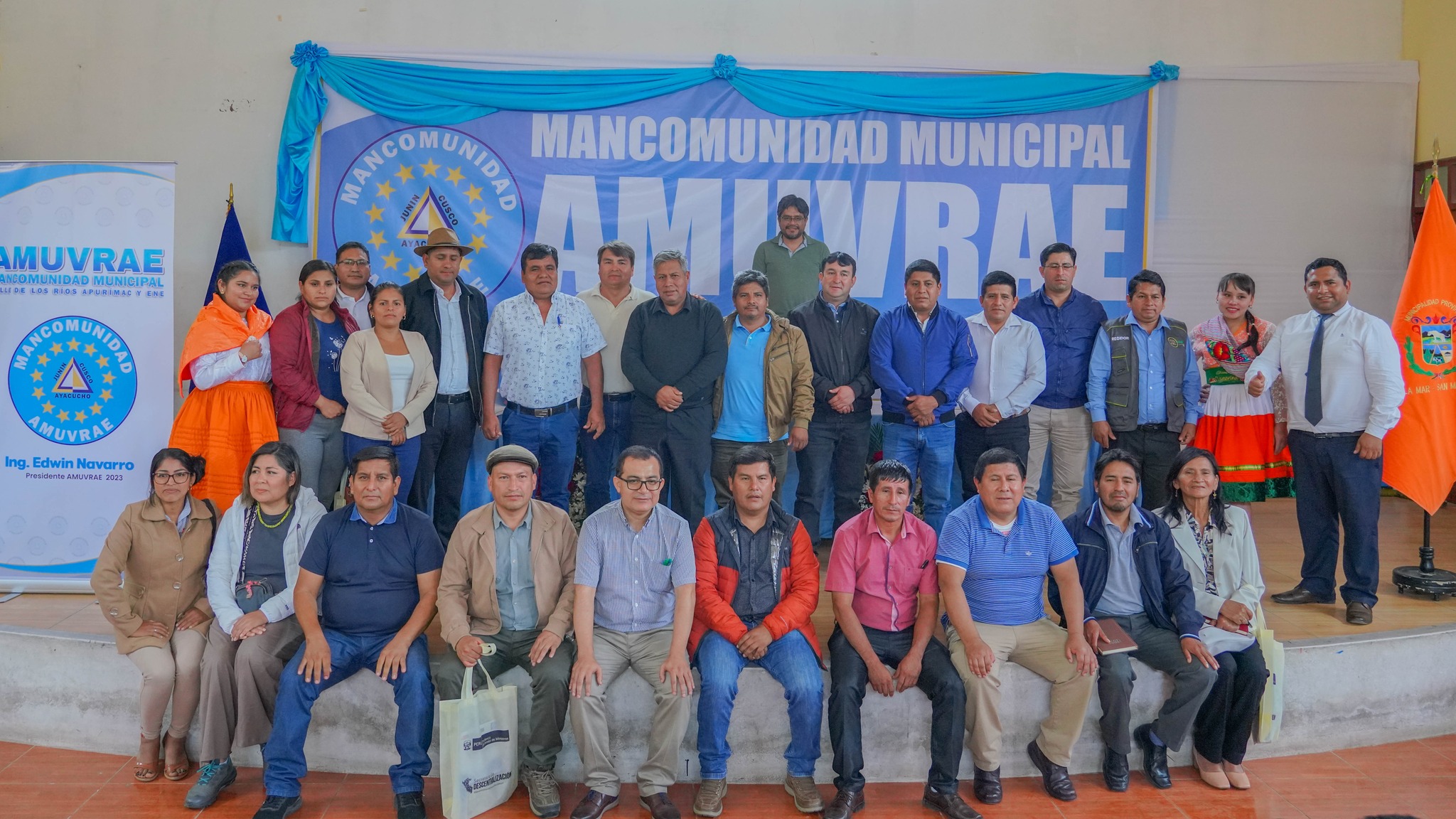 En representación de la Municipalidad Distrital de Santa Rosa,