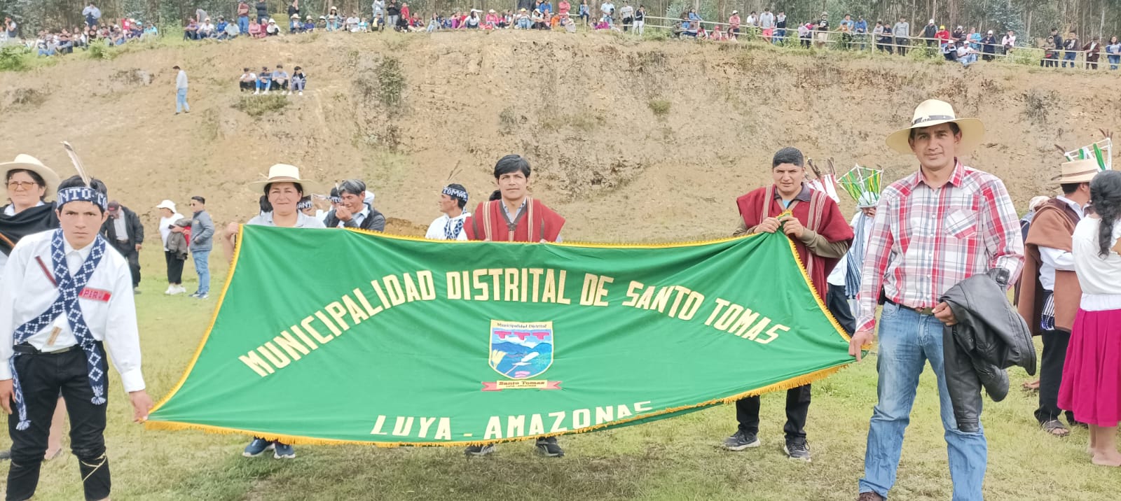 Municipalidad Distrital de Santo Tomás Participa en Pasacalle