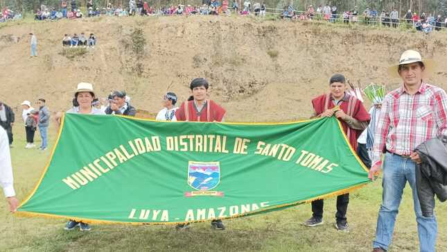 Municipalidad Distrital de Santo Tomás Participa en Pasacalle