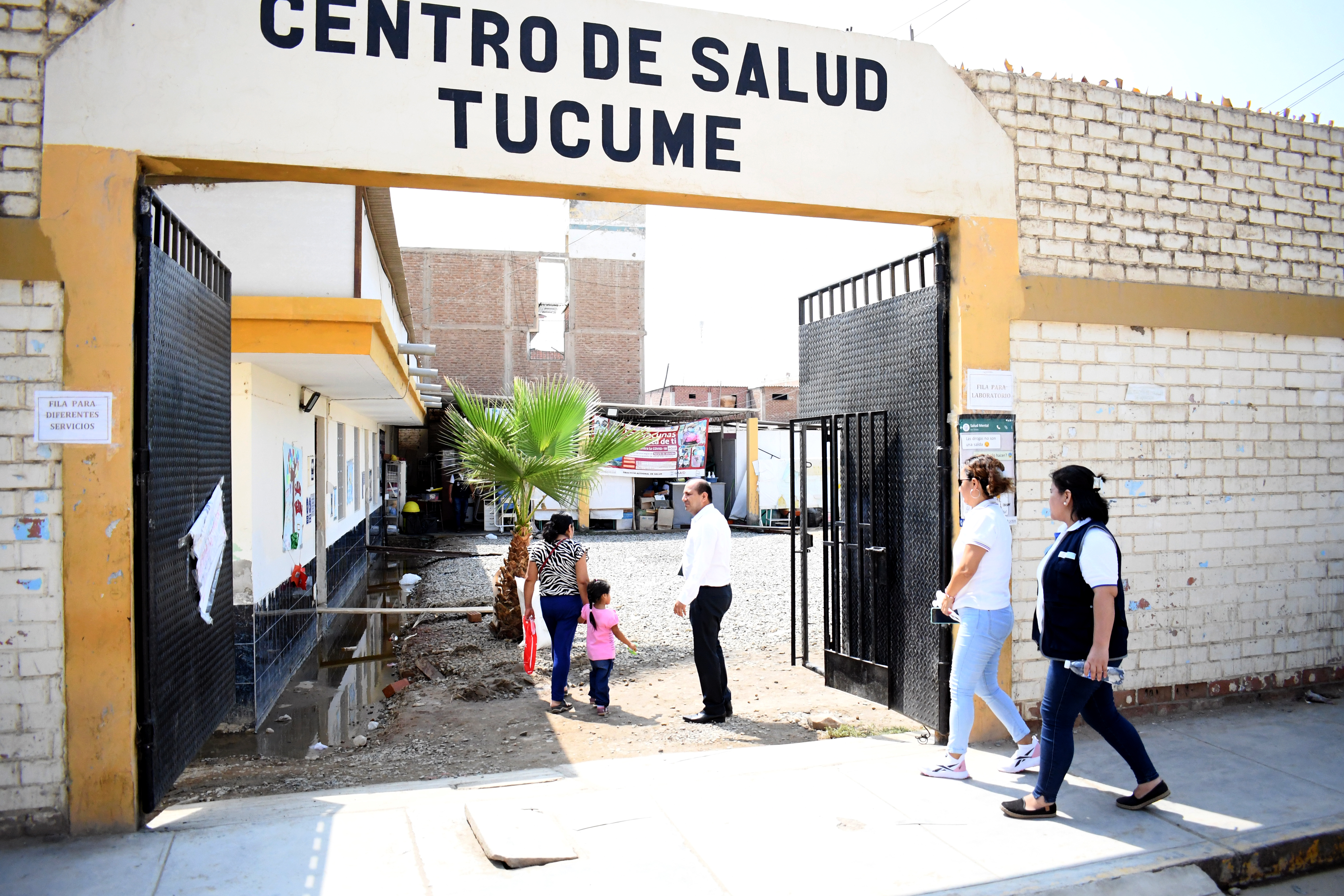 Inspecciona centro de salud de Túcume afectado por lluvias 