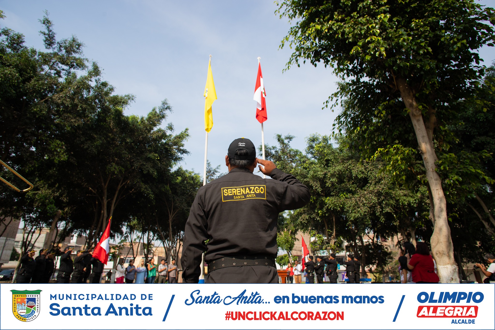 Hoy, se realizó el izamiento del Pabellón Nacional , cuyos actos protocolares estuvieron a cargo del alcalde Olimpio Alegría y funcionarios. También participaron miembros de la Policía Nacional del Perú y vecinos de la zona. 
Estas actividades fortalecen nuestro espíritu cívico e identidad con el distrito y país. 
#santaanitaenbuenasmanos #olimpioalegría #bandera