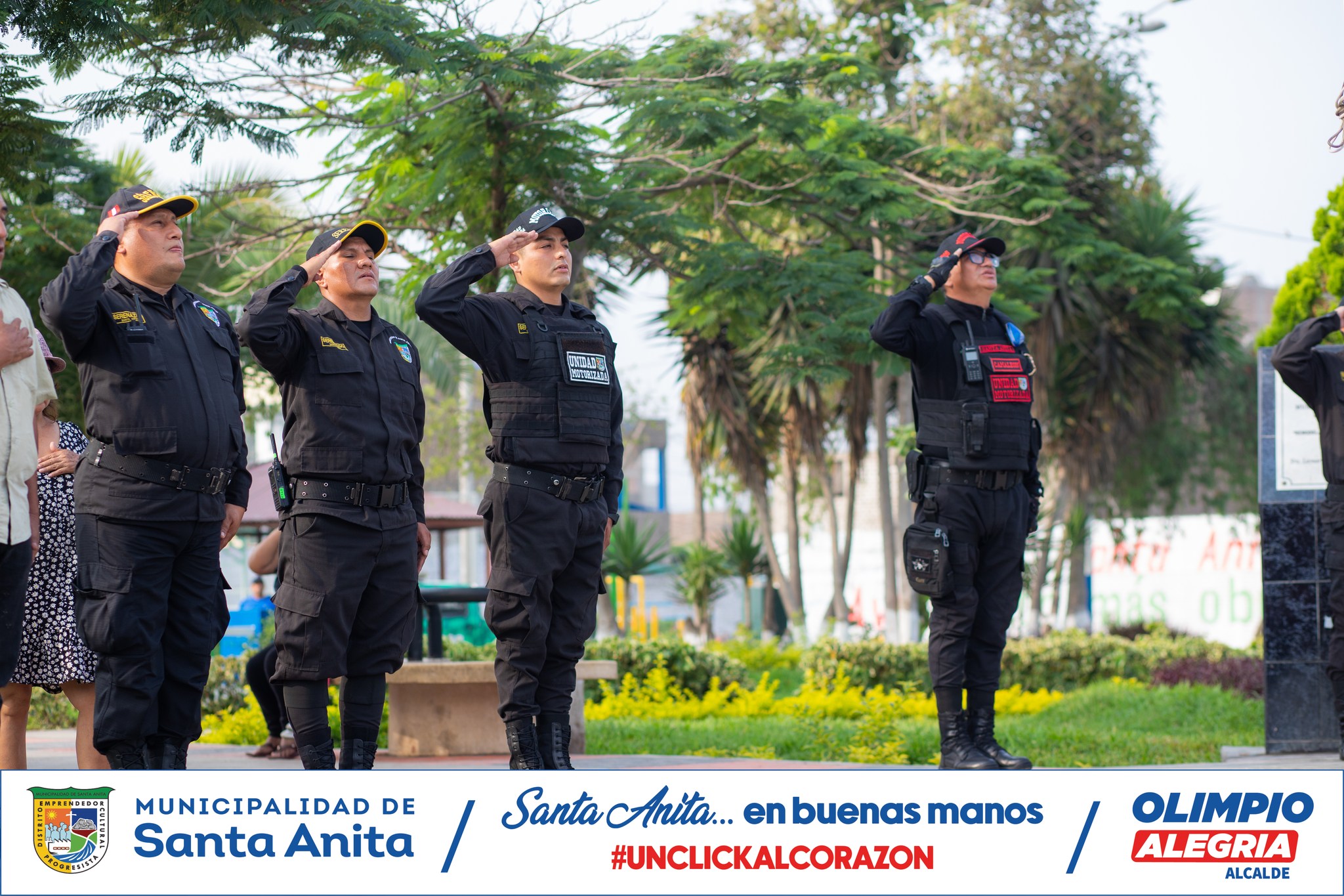 Hoy, se realizó el izamiento del Pabellón Nacional , cuyos actos protocolares estuvieron a cargo del alcalde Olimpio Alegría y funcionarios. También participaron miembros de la Policía Nacional del Perú y vecinos de la zona. 
Estas actividades fortalecen nuestro espíritu cívico e identidad con el distrito y país. 
#santaanitaenbuenasmanos #olimpioalegría #bandera
