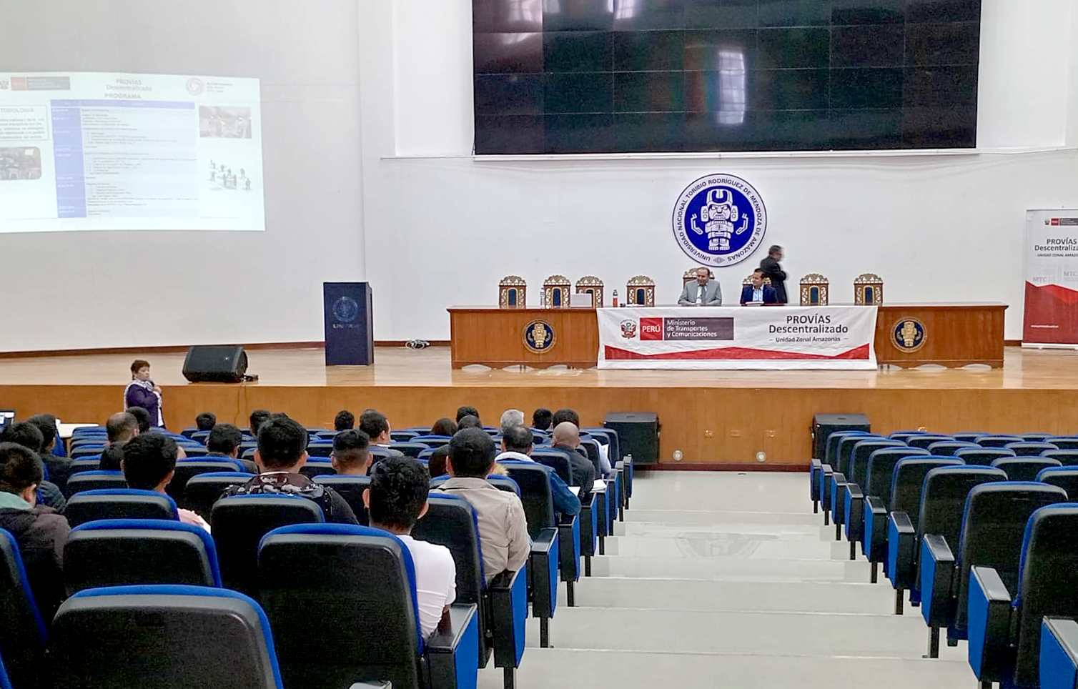 Especialista de la Unidad Zonal de Provias Descentralizado realiza taller informativo para autoridades locales