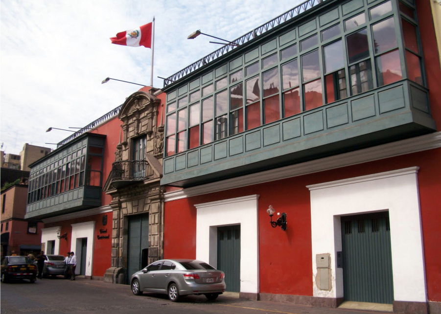Fachada del Tribunal Constitucional en el Cercado de Lima.