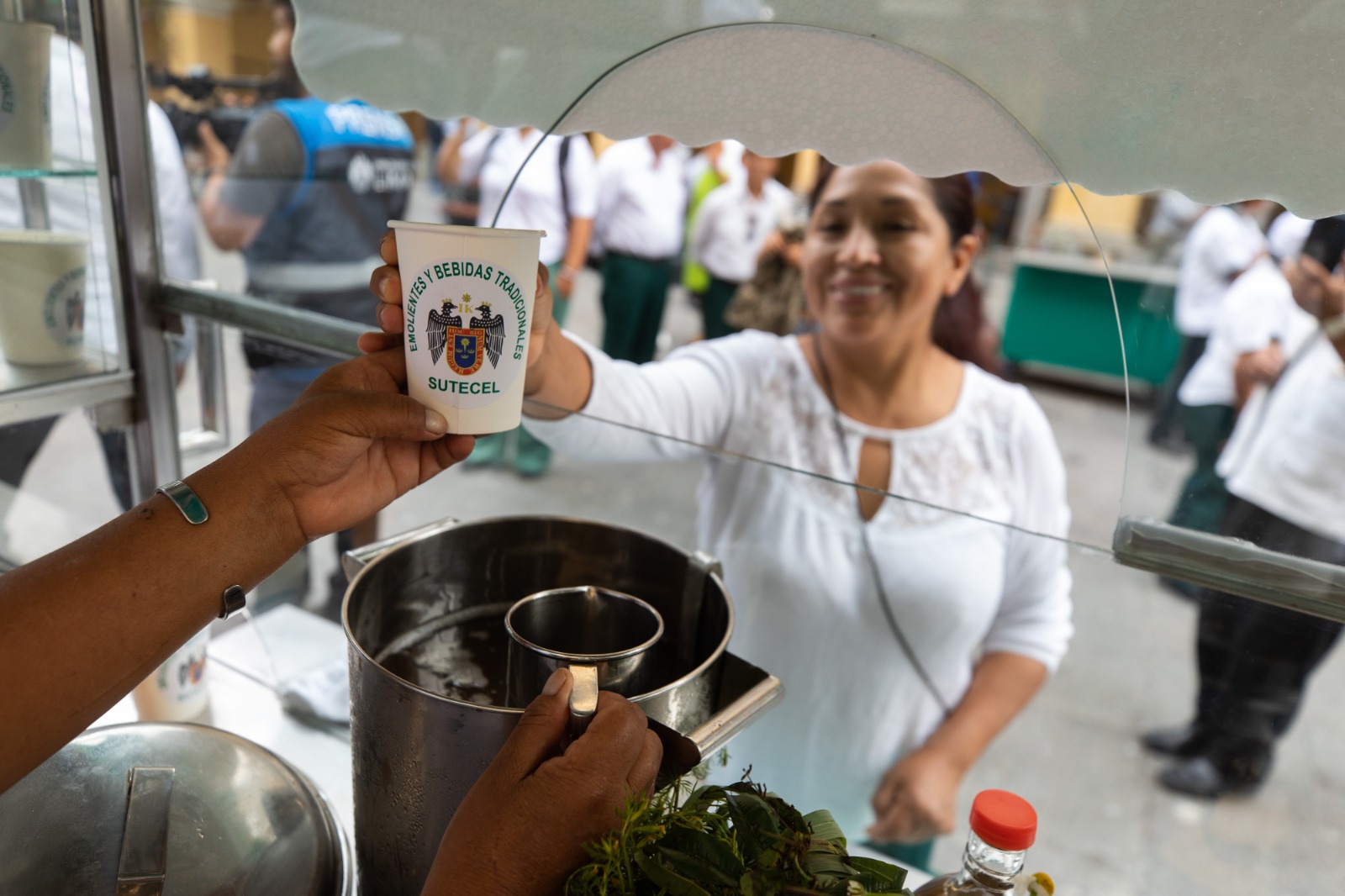 El 20 de febrero miles de comerciantes en todo el país celebra el Día del Emoliente junto la Quinua, a la Maca, la Kiwicha elaborado con productos naturales y alto contenido nutricional.