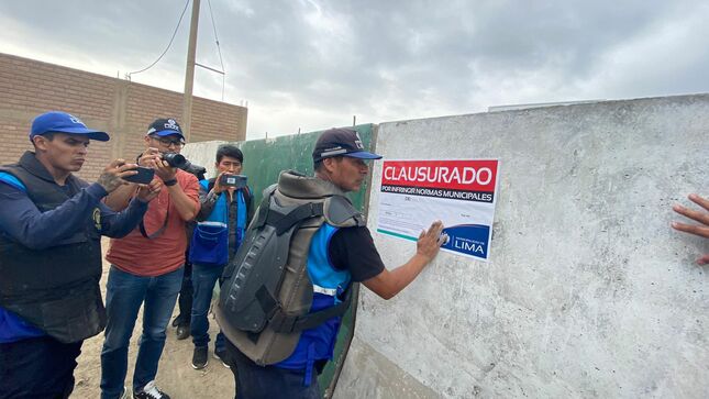 Enormes bloques de concreto fueron colocados en el acceso.
Entre tanto, comuna metropolitana espera que Innova cumpla con levantar las observaciones.