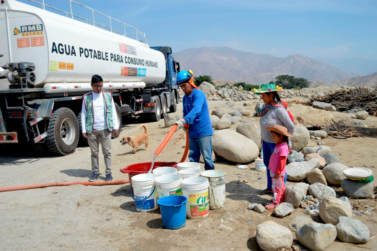 Afectados por los embates de la naturaleza fueron abastecidos con agua potable