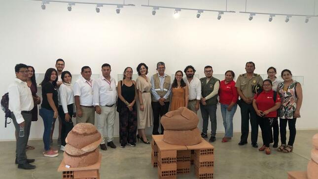 Ica: Se inauguró exposición temporal “Toda la vida en una Gota” de la artista Ivet Salazar