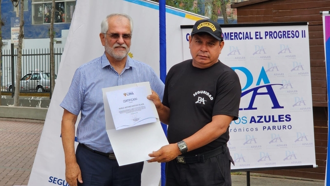 Treinta y uno de los vigilantes de seguridad de las 16 galerías obtuvieron las mejores calificaciones en el taller.