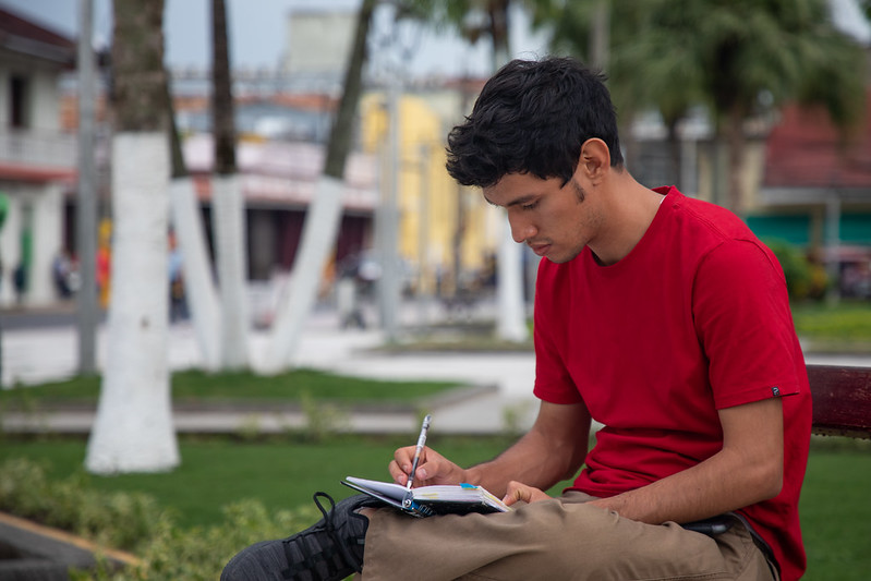Joven talento Pronabec estudiando