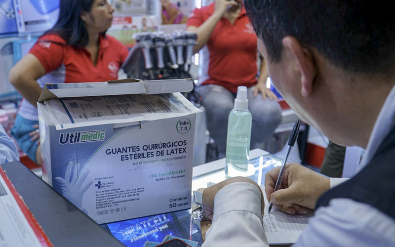 imagen 4 de Diris Lima Centro interviene puestos en la galería “El Canchón” de la Av. Emancipación