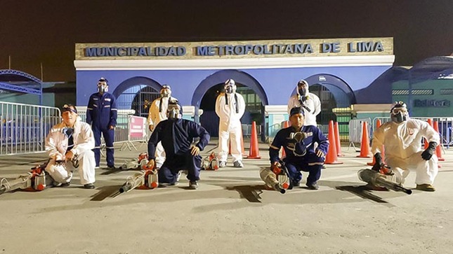 imagen1 de Fumigan centros de vacunación de Lima Centro para prevenir propagación de dengue