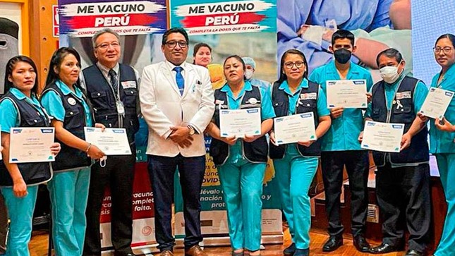 imagen1 de Enfermeras y enfermeros de la Diris Lima Centro reciben reconocimiento por el Día Nacional de la Vacunación Contra la Covid-19