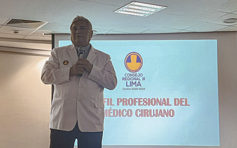 imagen2 de Más de cien internos participan en conferencia «Perfil profesional del Médico Cirujano»